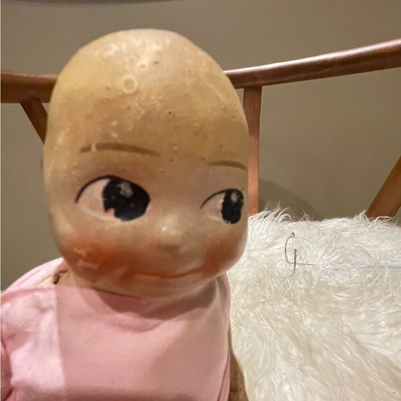 Antique 1920s Kewpie composition doll in original clothing - Picture 5 of 6